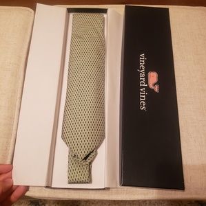 New Vineyard vines silk tie
